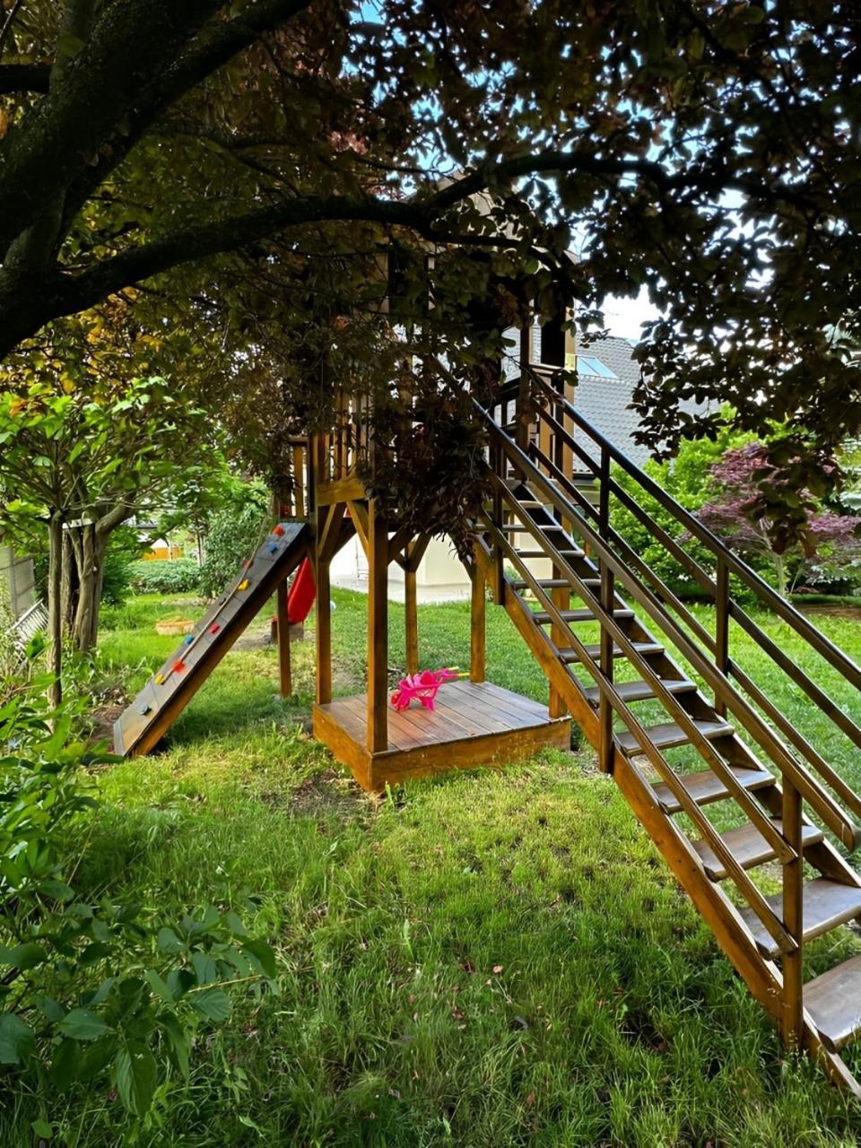 Evie'S Tree House Villa Dragomirna Eksteriør billede